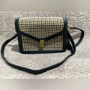 Adorable crossbody!